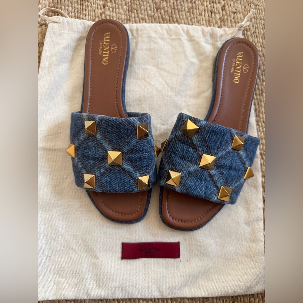 Valentino Garavani
Roman Stud
Matelassé Denim
Slide Sandal Size 39 1/2